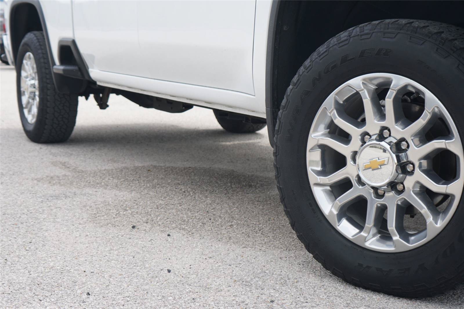 Used 2024 Chevrolet Silverado 2500 LTZ w/ LTZ Premium Package AWD/4WD video 2