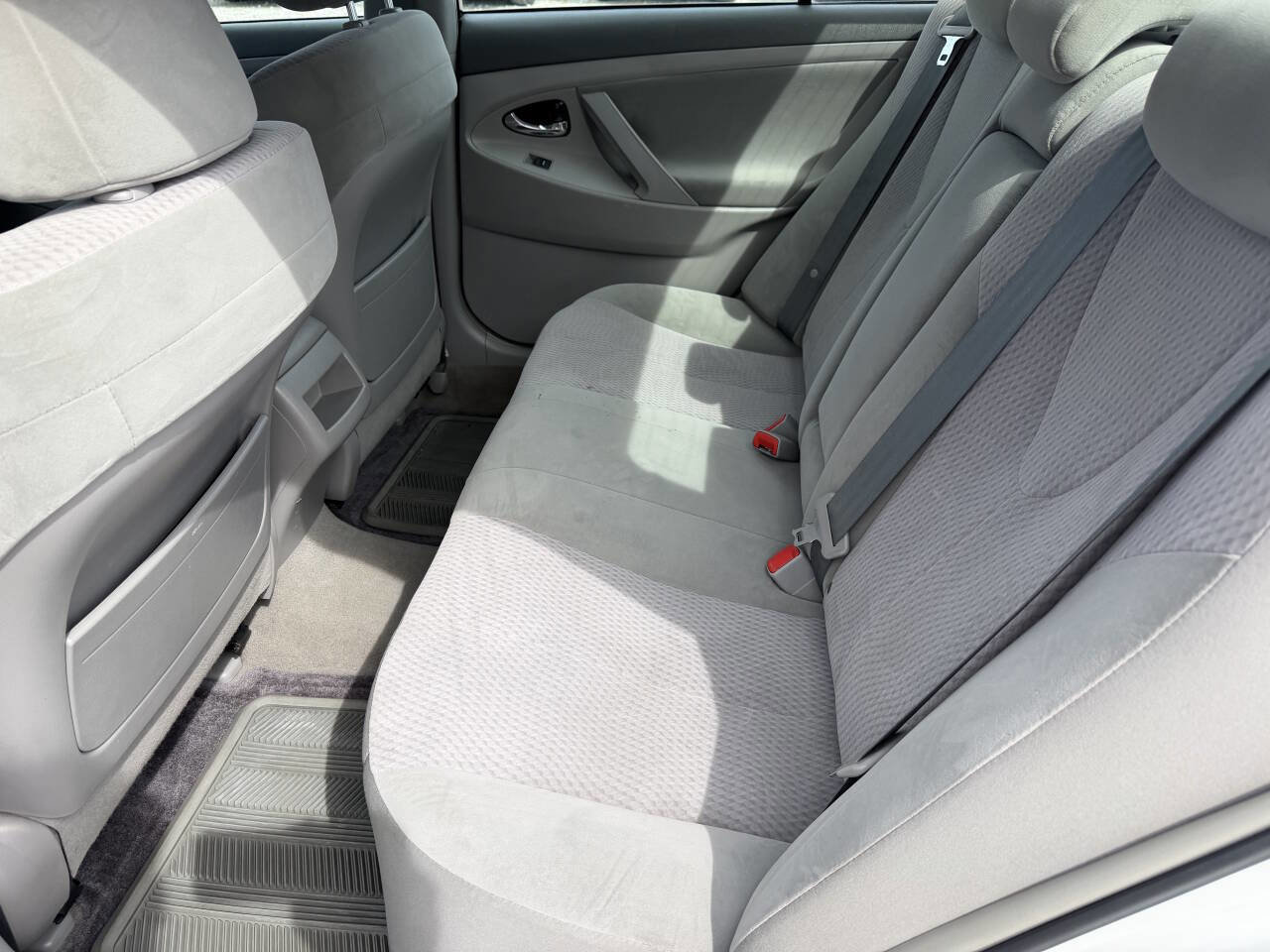 Used 2010 Toyota Camry LE image 16