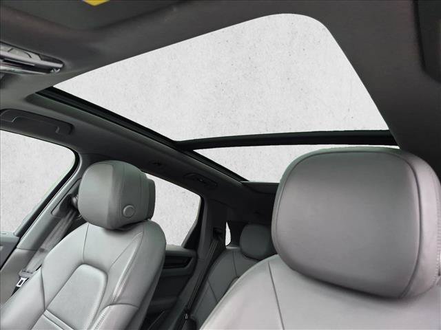 Used 2023 Porsche Cayenne AWD/4WD image 16