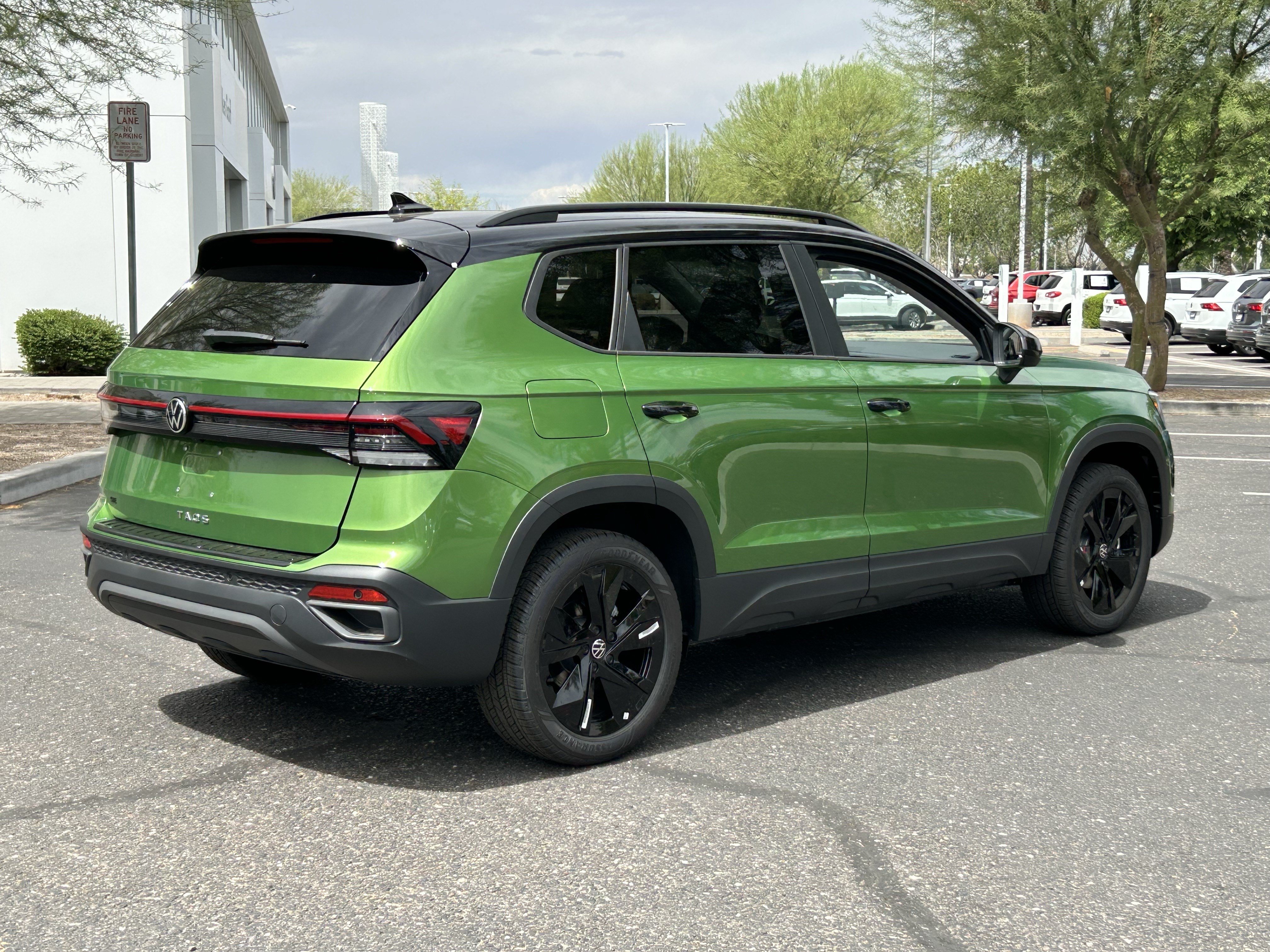 New 2026 Volkswagen Taos SE FWD image 3