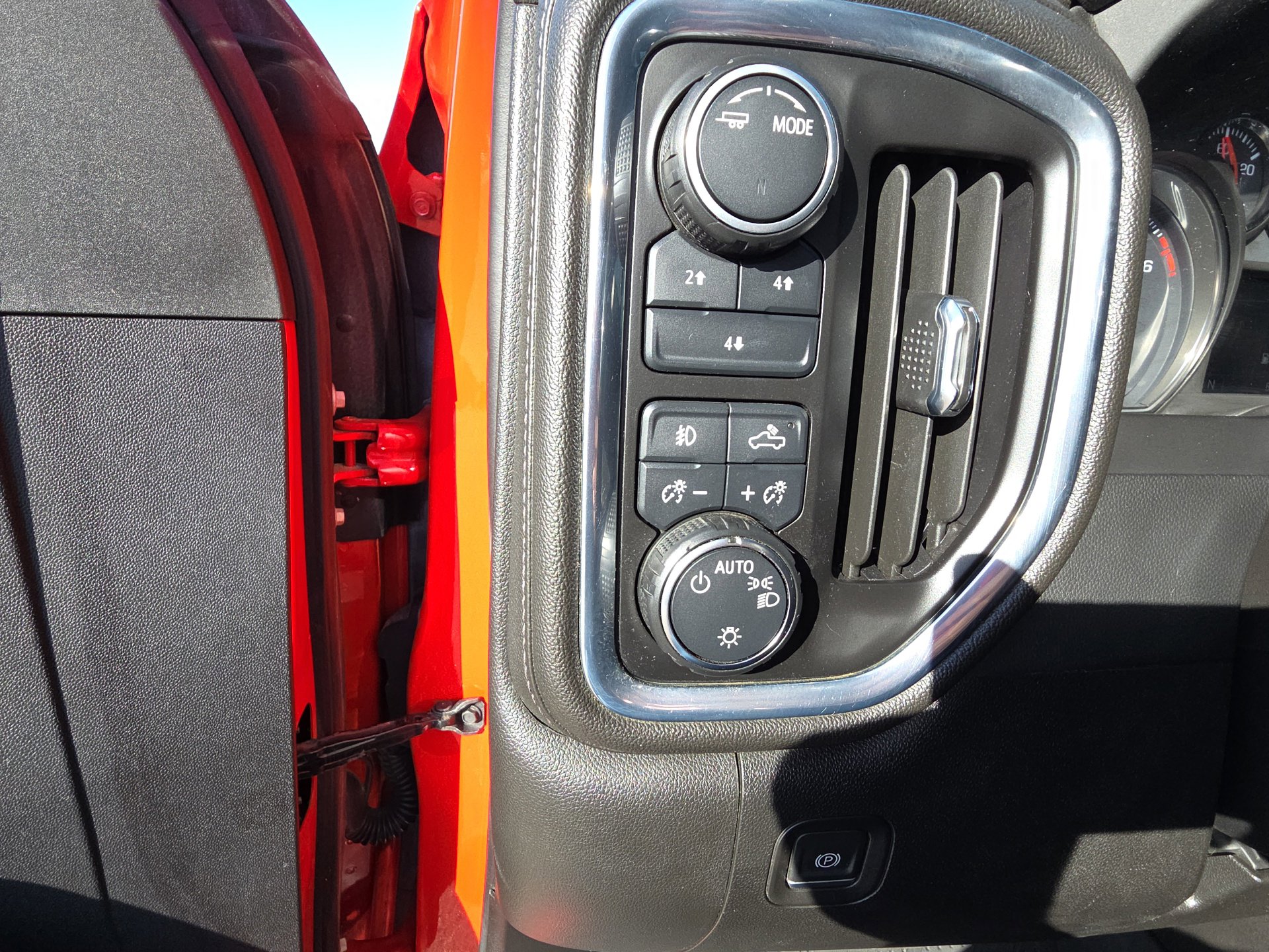 Certified 2022 Chevrolet Silverado 3500 LT w/ Convenience Package image 21