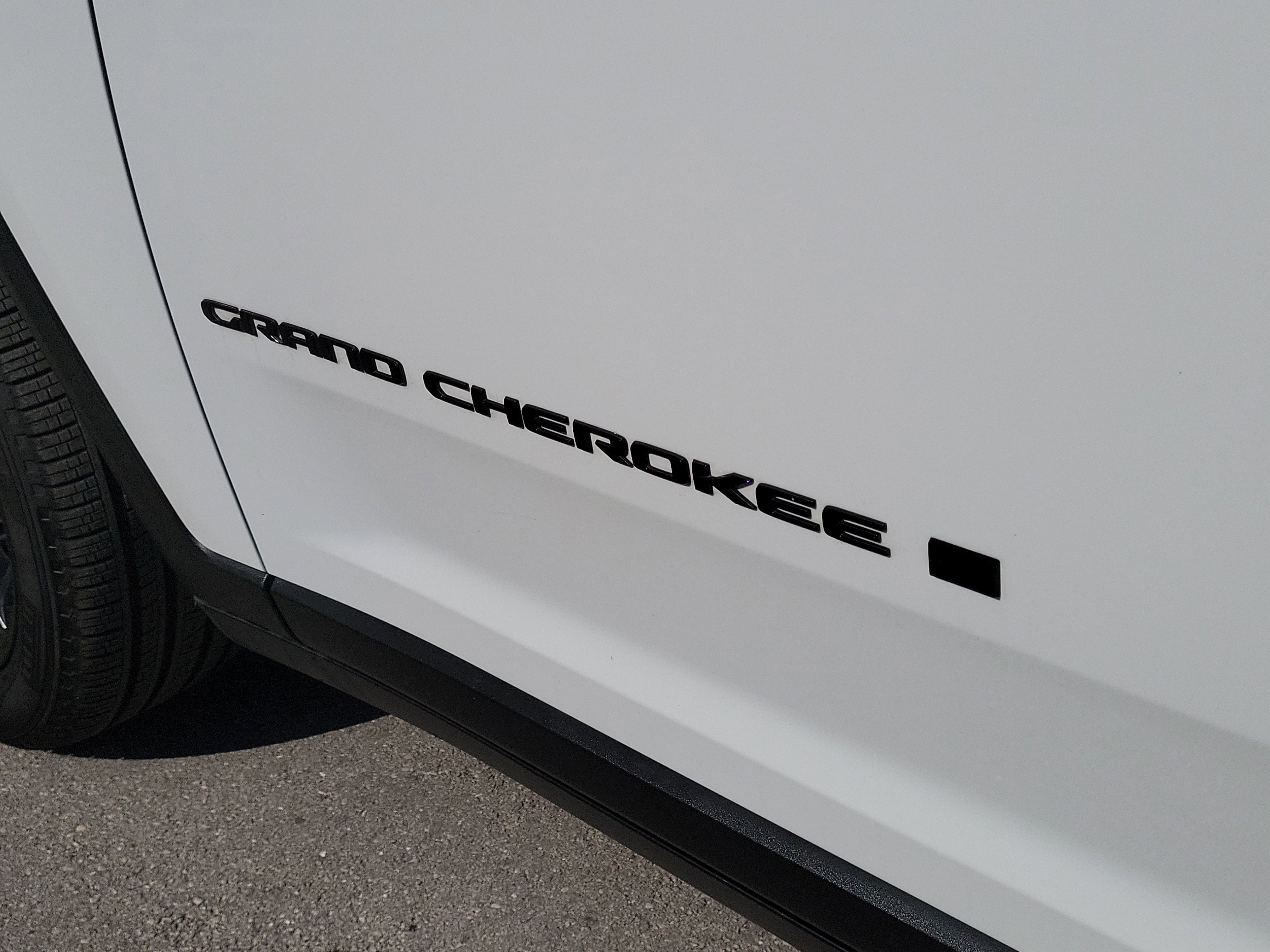 Used 2023 Jeep Grand Cherokee Limited w/ Luxury Tech Group II image 31