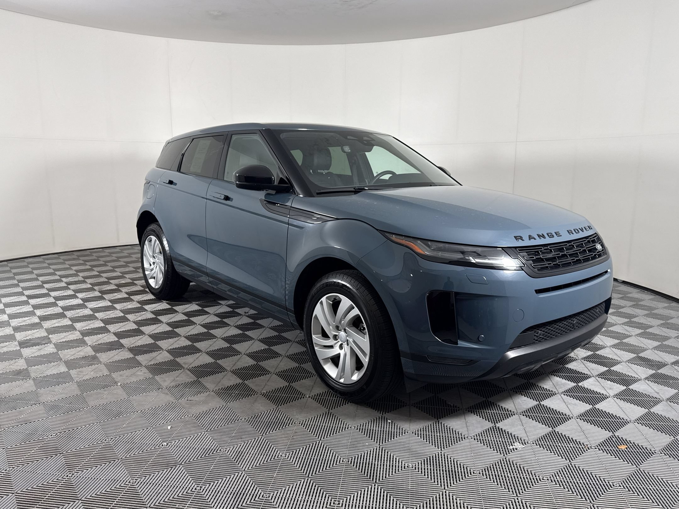 Used 2024 Land Rover Range Rover Evoque S AWD/4WD image 7