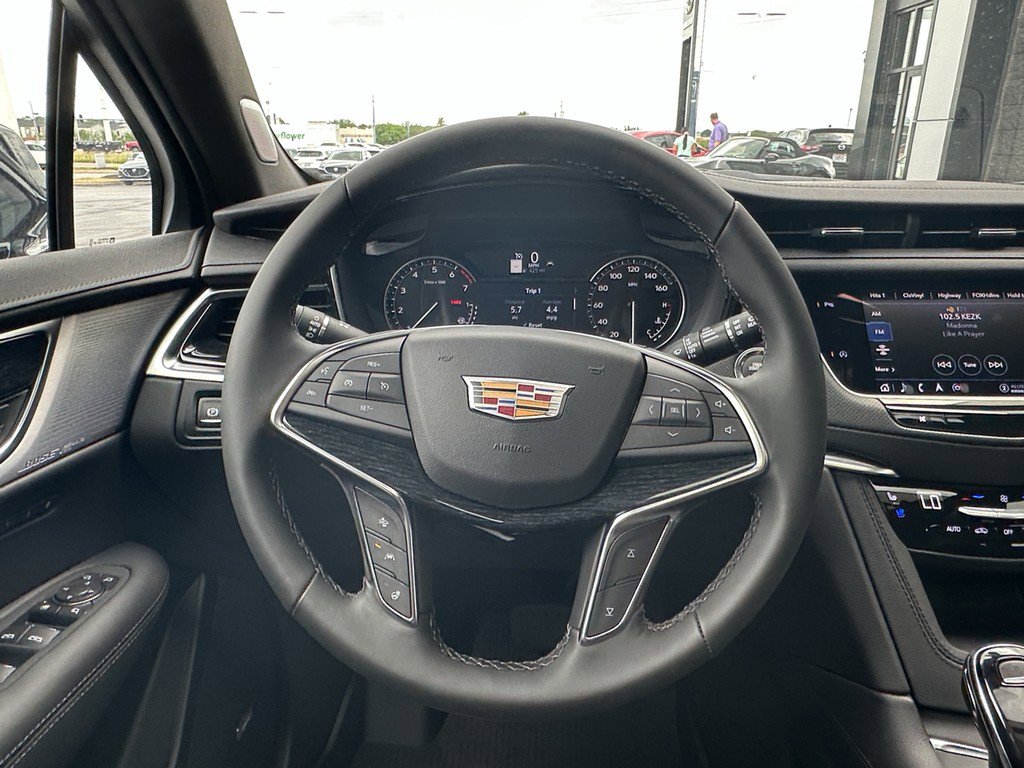 Used 2025 Cadillac XT5 Premium Luxury w/ LPO, Floor Liner Package FWD image 10