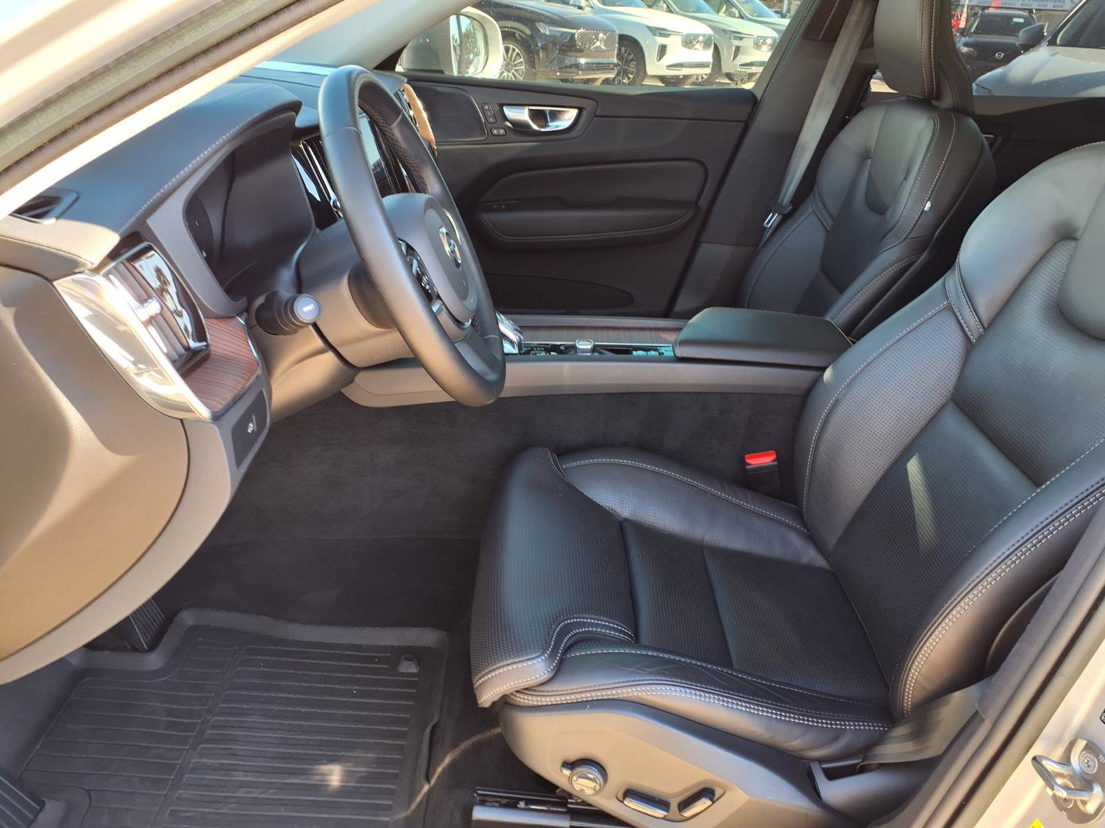 Certified 2023 Volvo XC60 B5 Ultimate w/ Protection Package Premier image 22