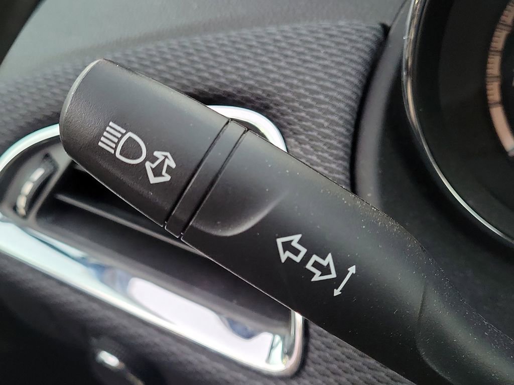 Used 2018 Chevrolet Cruze LT w/ Sun And Sound Package image 13