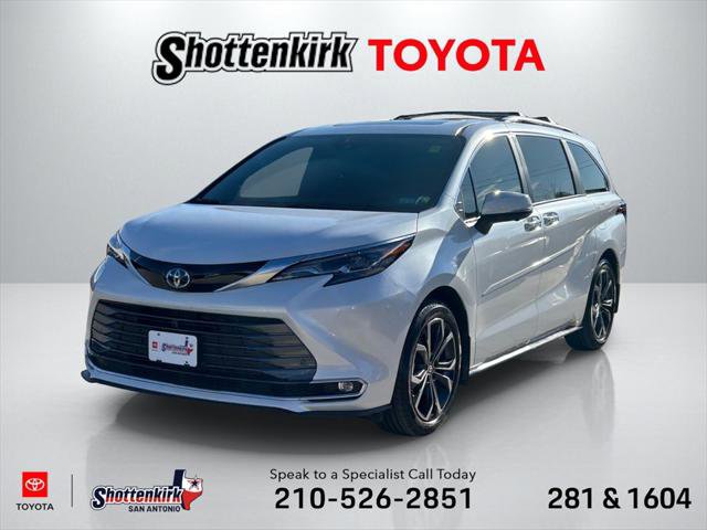 Certified 2025 Toyota Sienna Platinum image 1