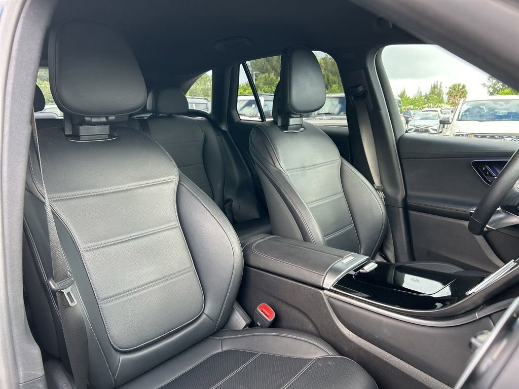 Used 2024 Mercedes-Benz GLC 300 4MATIC image 38