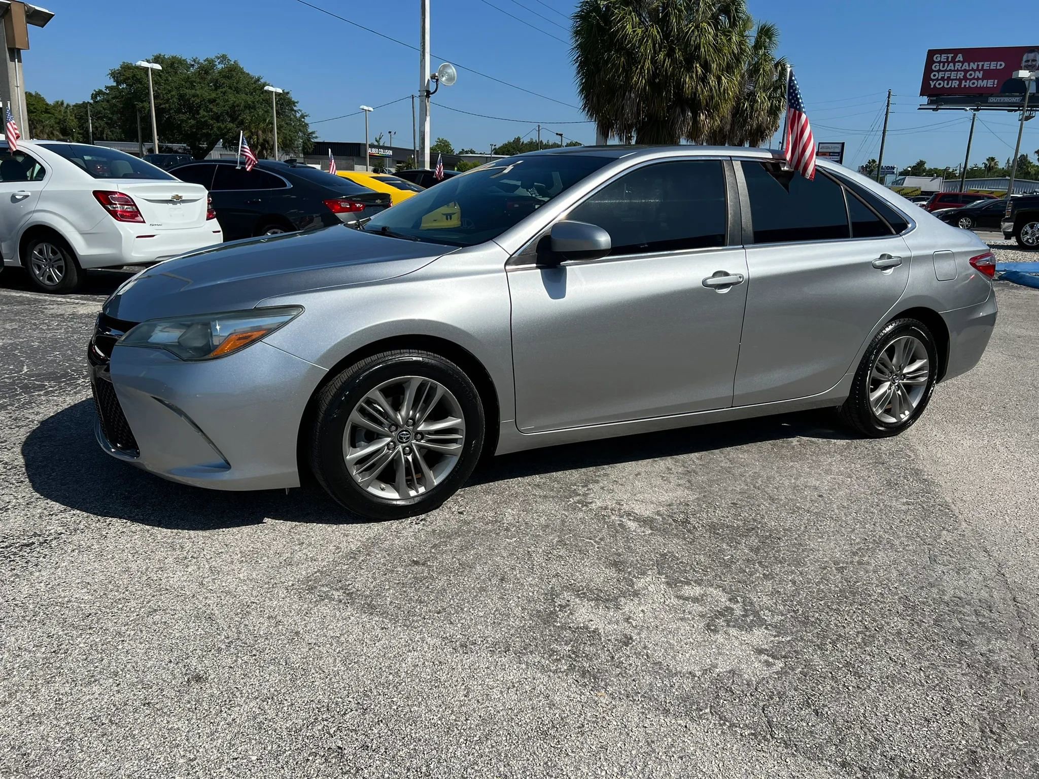 Used 2015 Toyota Camry SE FWD image 2