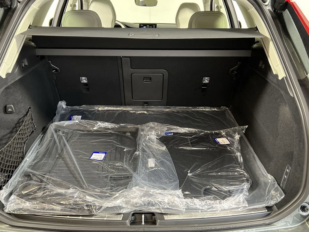New 2026 Volvo XC60 B5 Ultra w/ Climate Package image 18