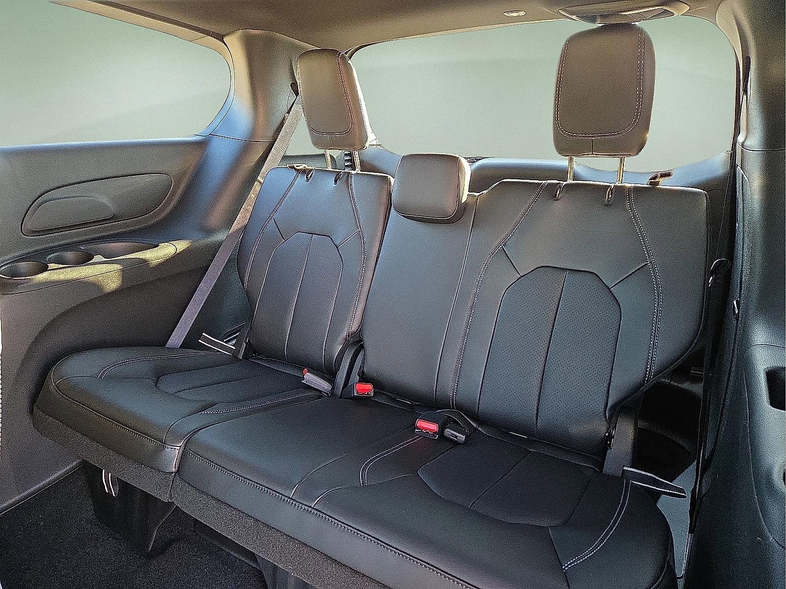 New 2026 Chrysler Pacifica Select w/ S Appearance Package image 10