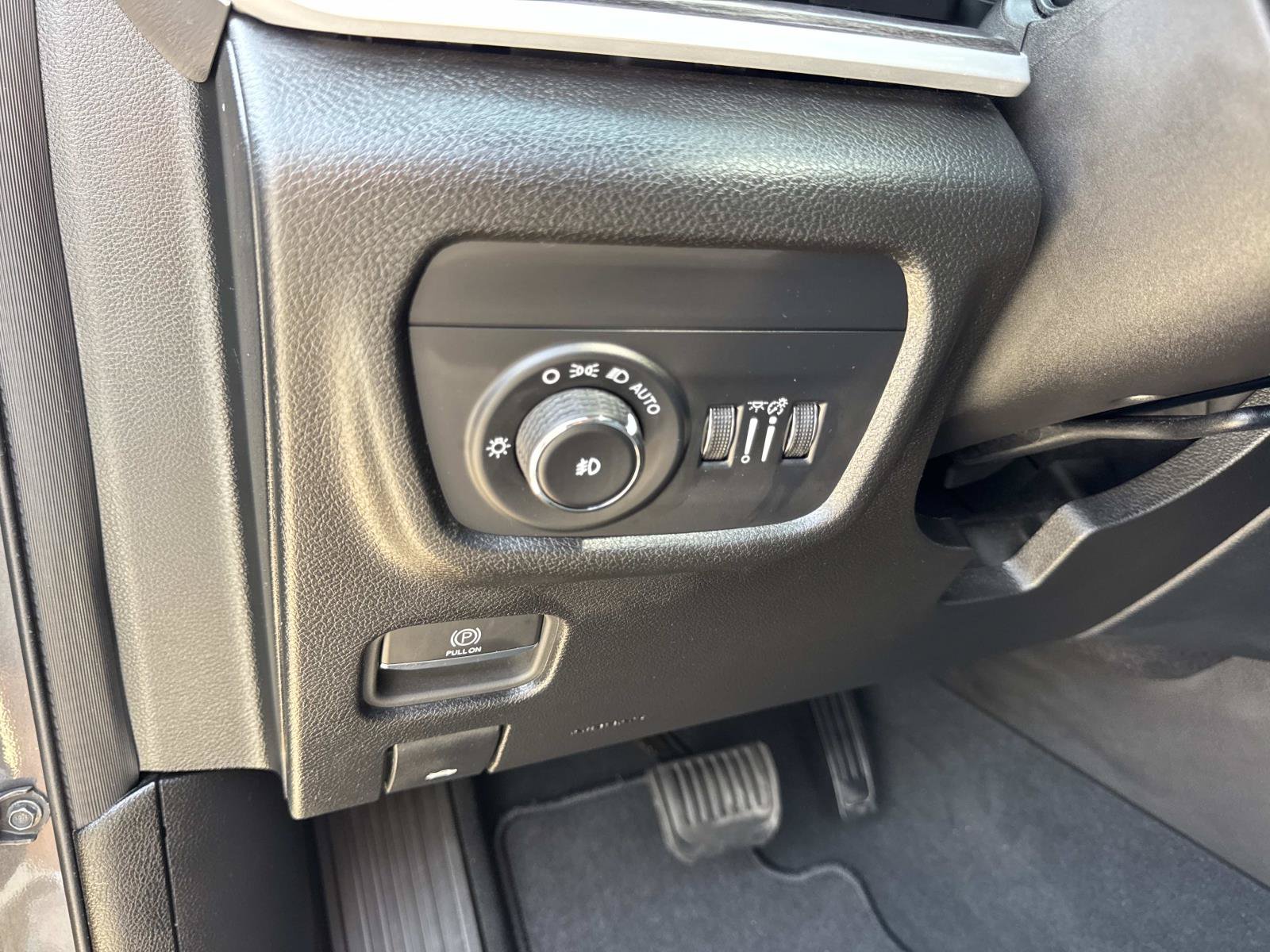 Used 2024 Jeep Grand Cherokee L Limited RWD image 20
