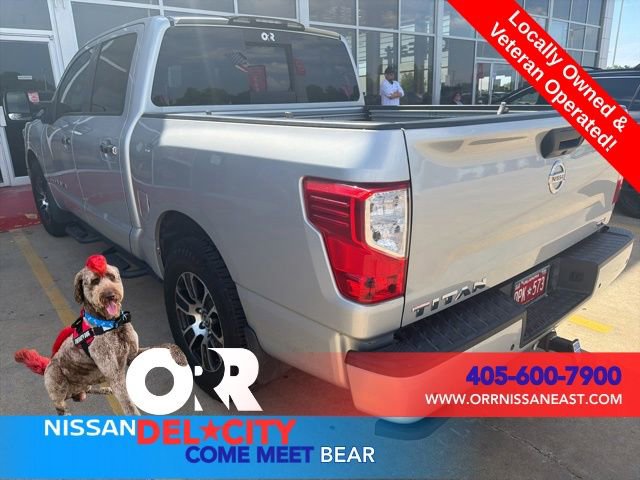 Used 2020 Nissan Titan SV w/ SV Convenience Package RWD image 2