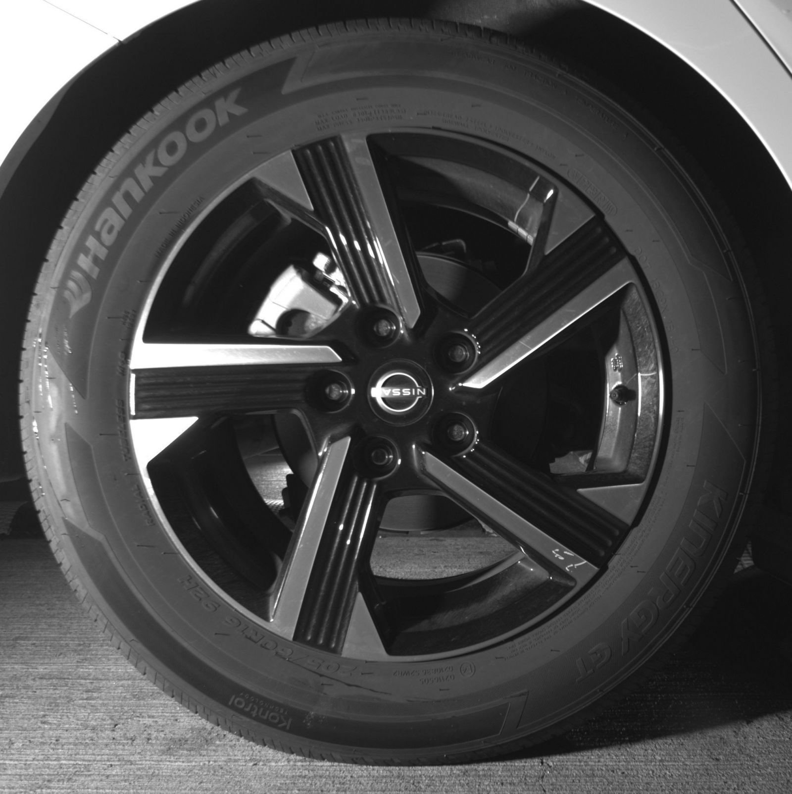 Used 2025 Nissan Sentra SV FWD image 18