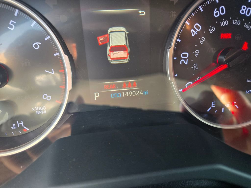 Used 2019 Toyota RAV4 LE FWD image 11