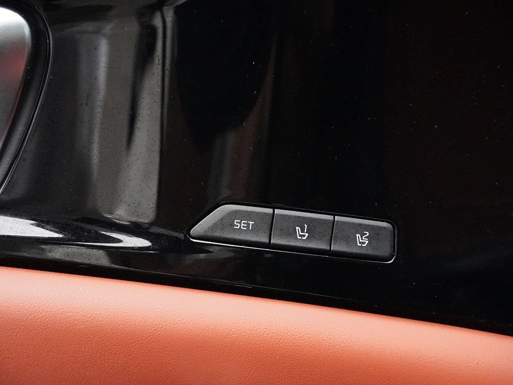 Used 2023 Kia Carnival SX Prestige FWD image 44