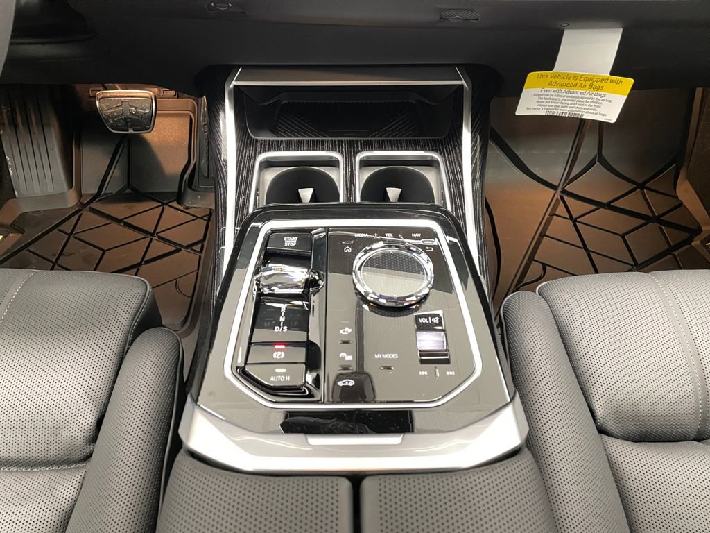 New 2026 BMW 760i xDrive w/ Premium Package image 9