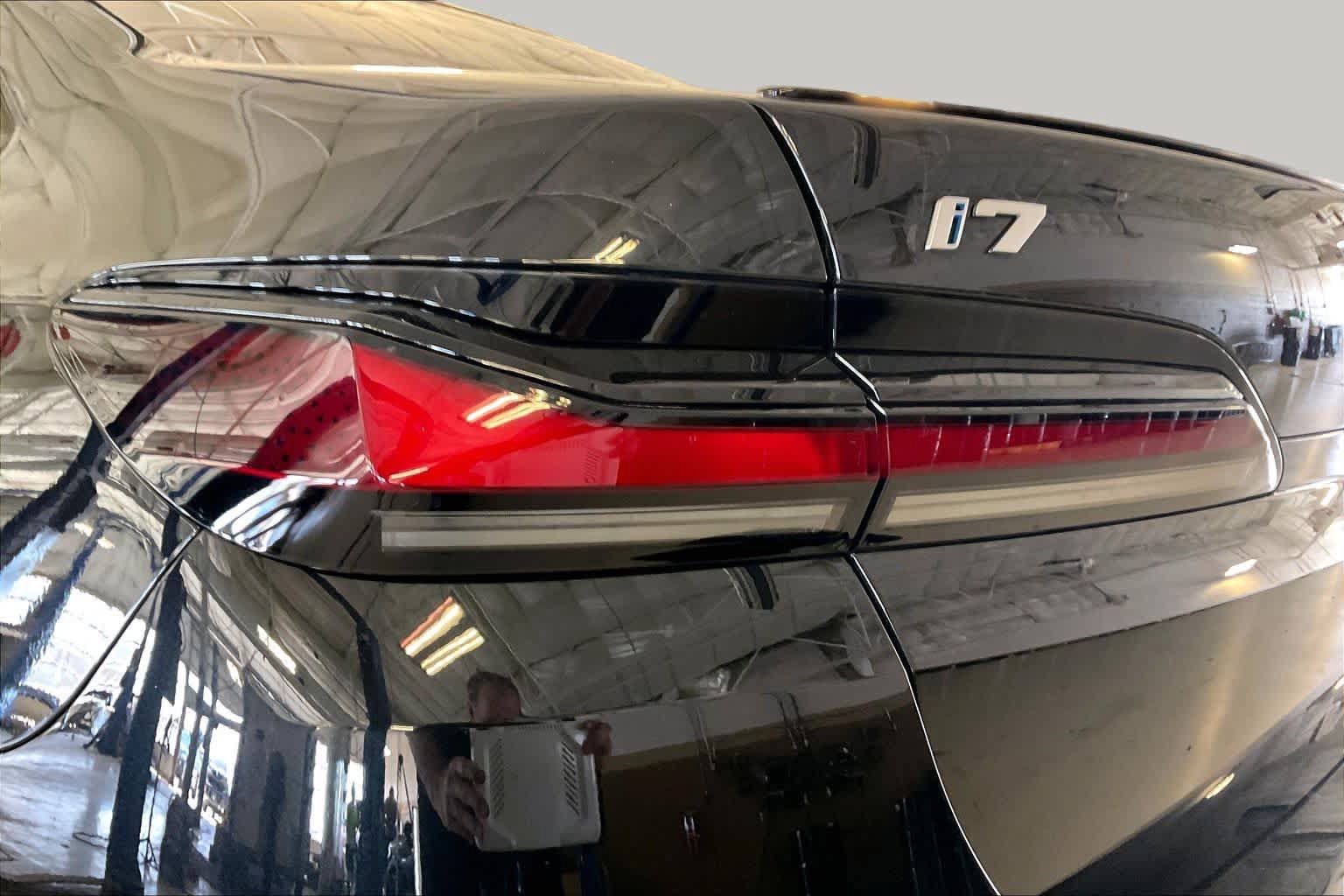 Used 2024 BMW i7 xDrive60 w/ Executive Package AWD/4WD image 26