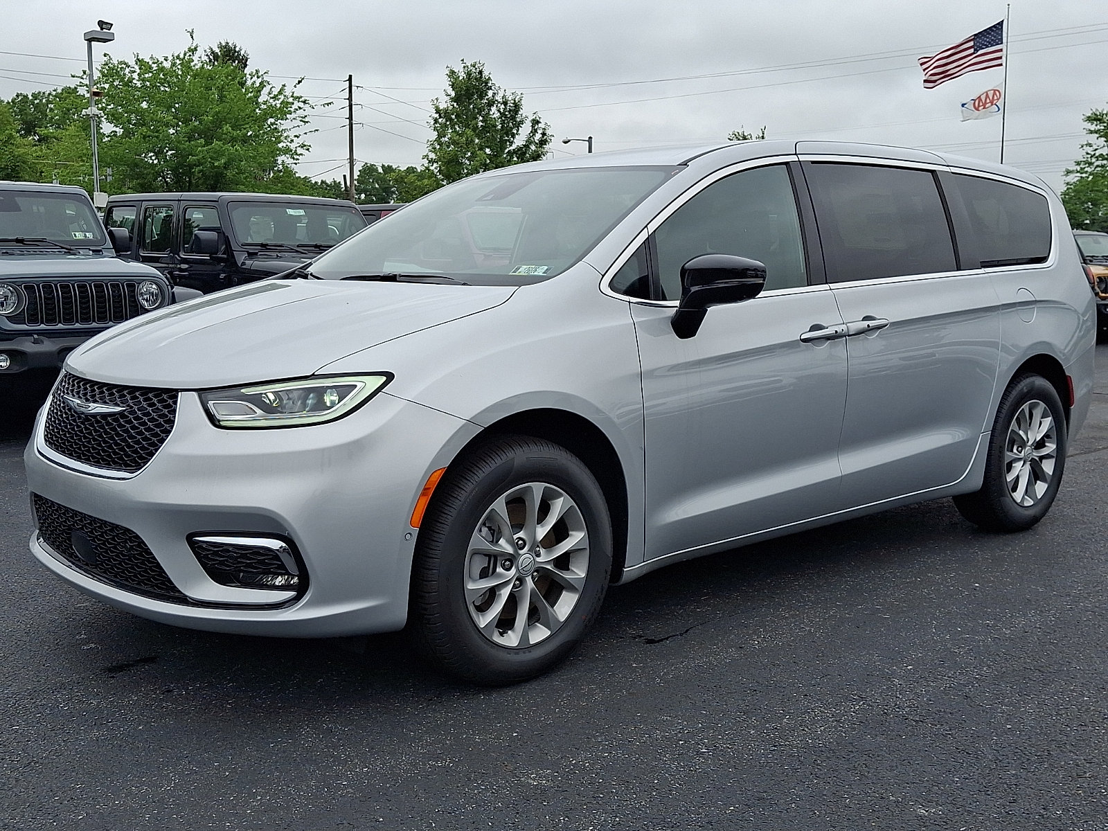 New 2026 Chrysler Pacifica Select