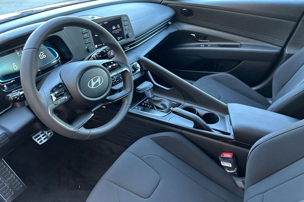 New 2025 Hyundai Elantra Sport image 7