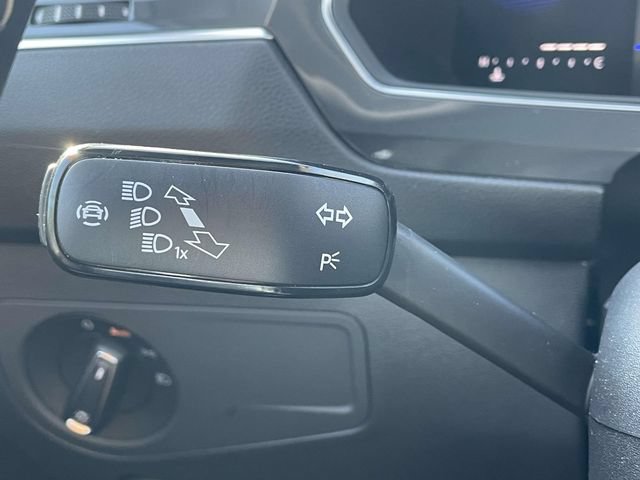 Used 2022 Volkswagen Tiguan SE FWD image 28