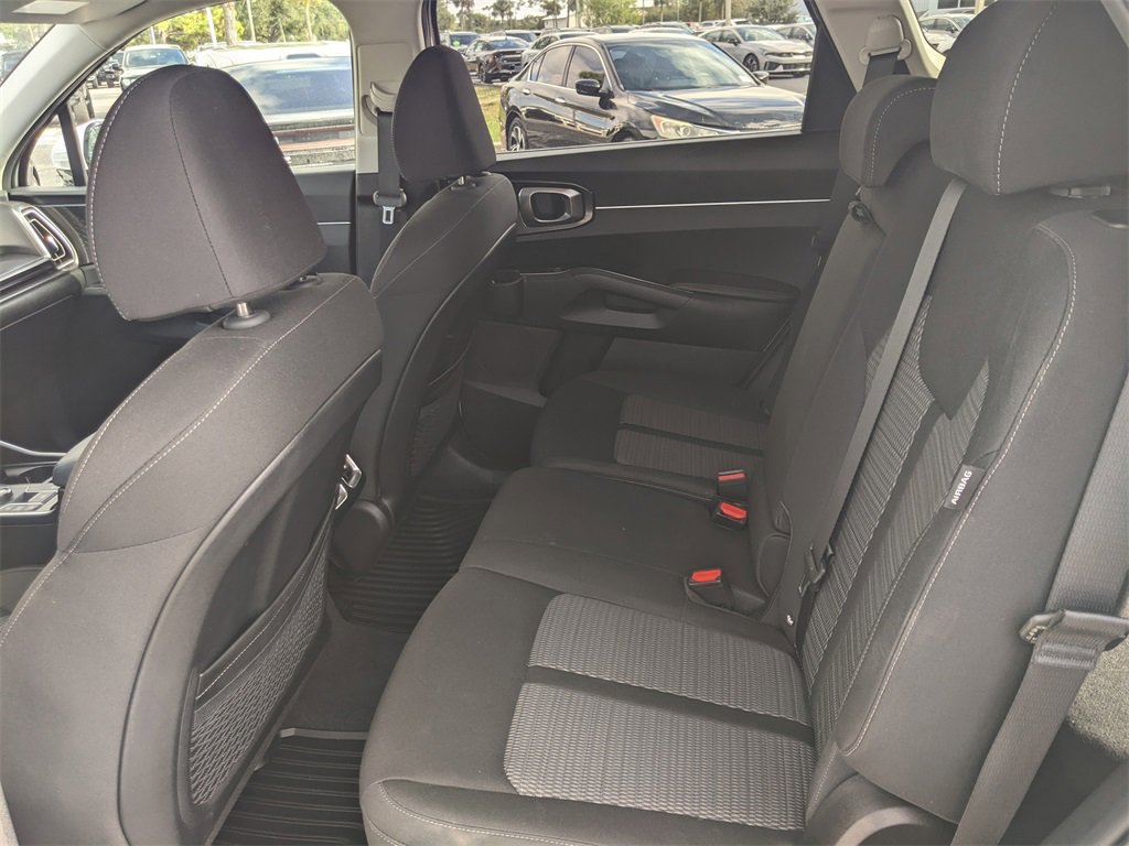 Certified 2025 Kia Sorento LX image 11