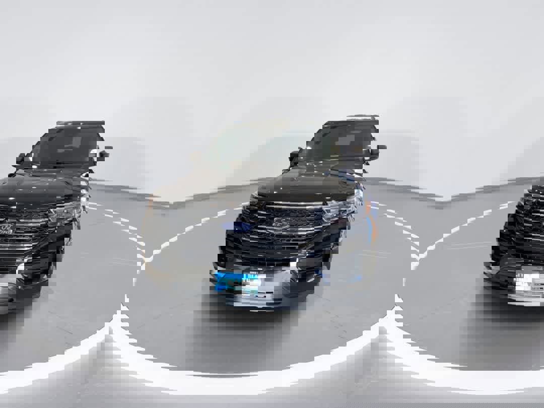 Used 2023 Ford Explorer XLT image 3