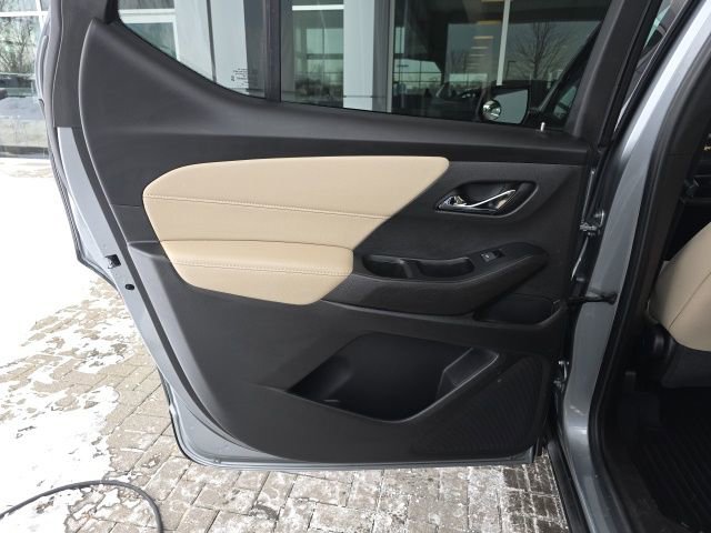 Used 2023 Chevrolet Traverse LS image 18