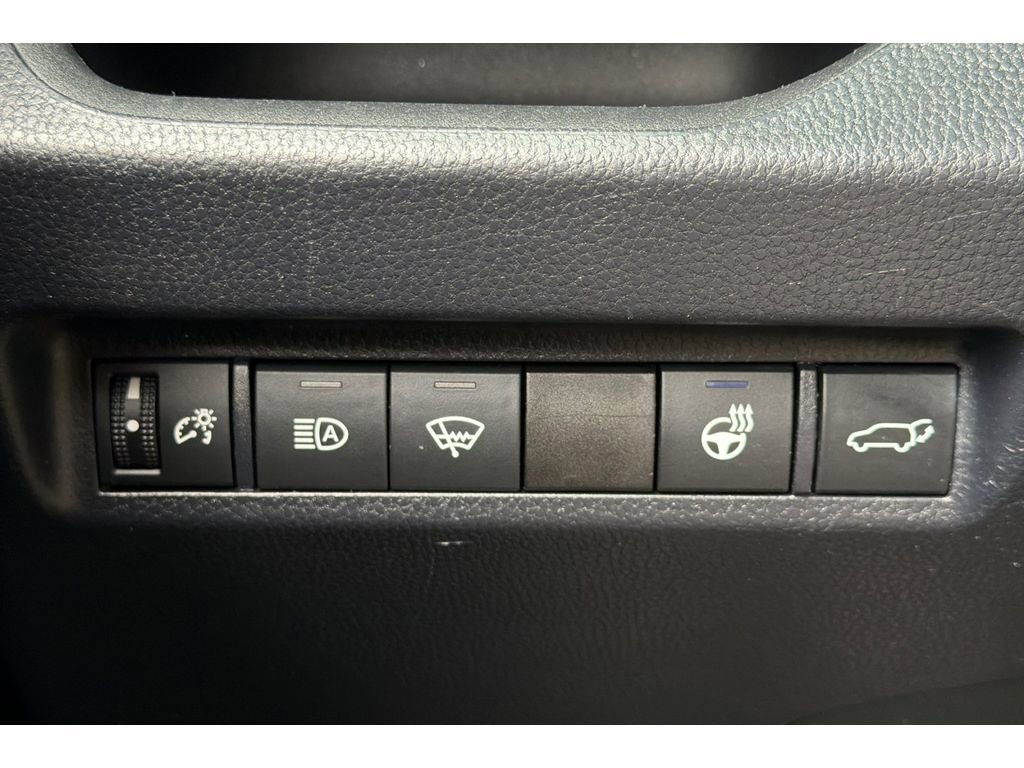 Used 2020 Toyota RAV4 XLE Premium AWD/4WD image 31