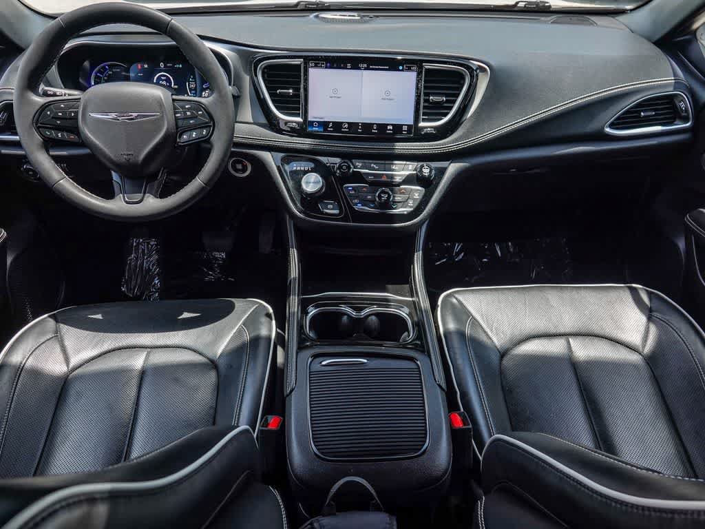 Used 2024 Chrysler Pacifica Premium FWD image 11