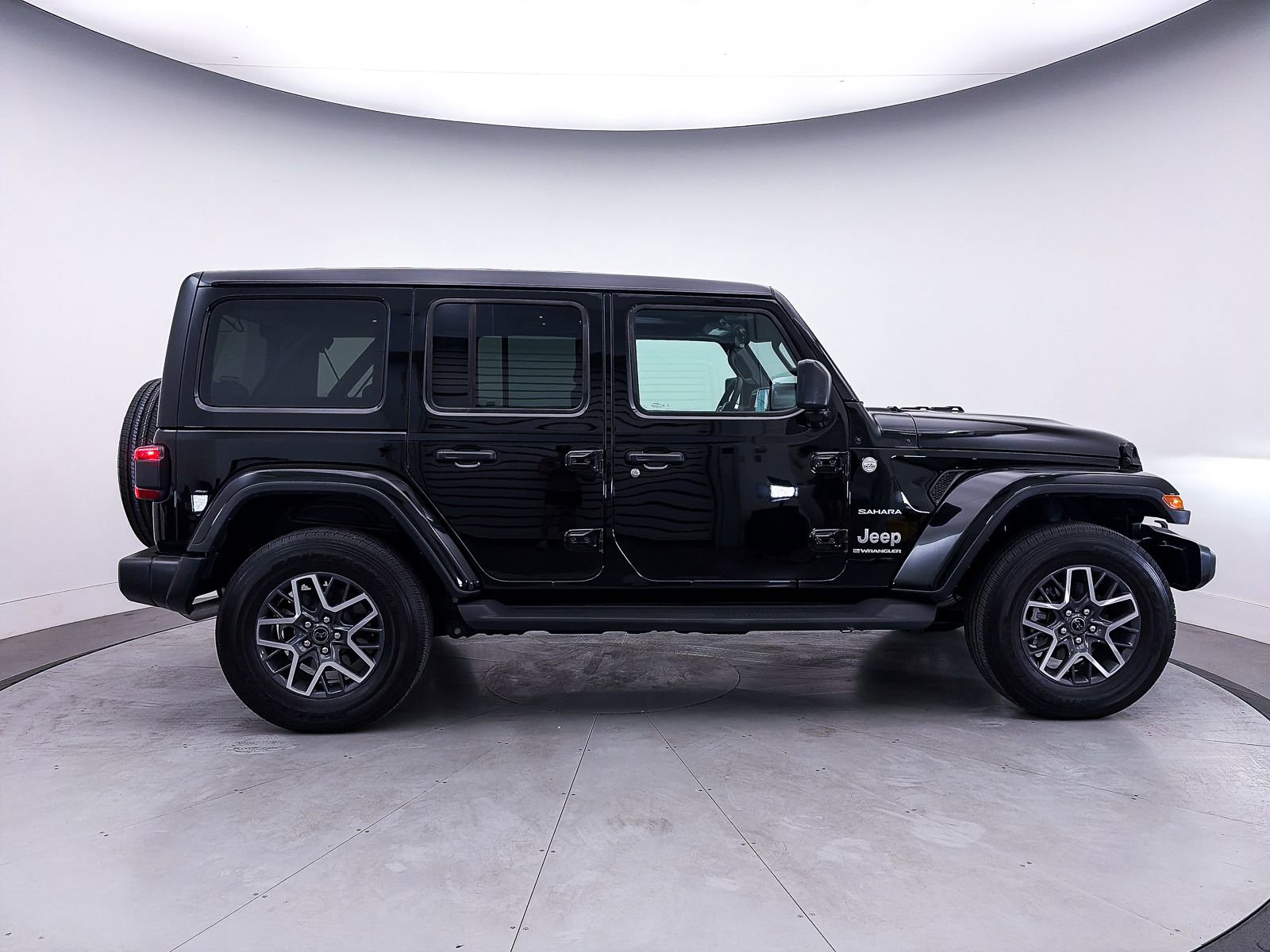 Used 2024 Jeep Wrangler Sahara w/ Technology Group image 43