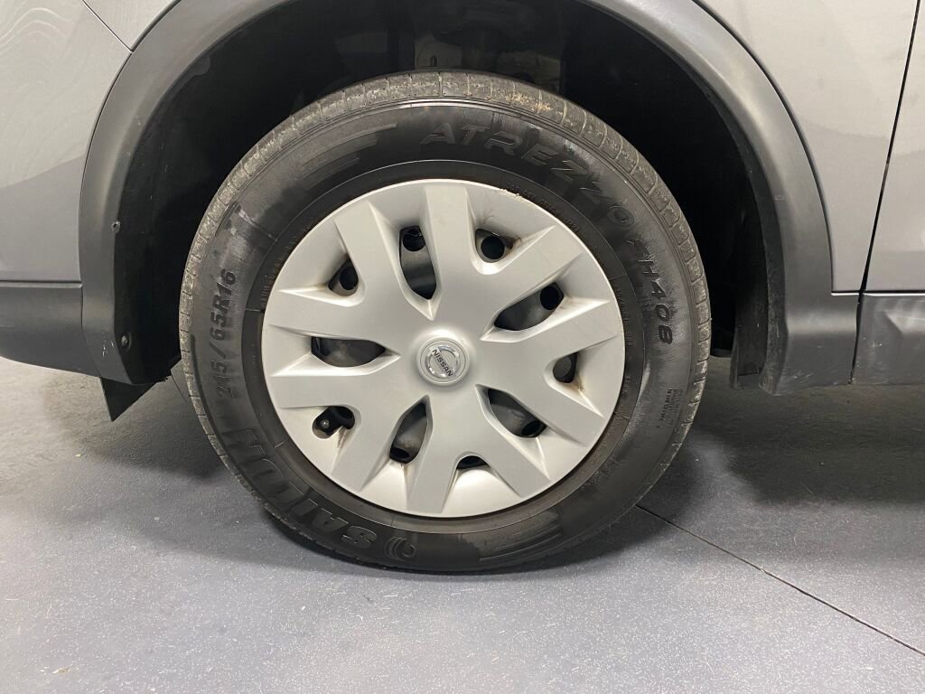 Used 2020 Nissan Rogue Sport S image 14