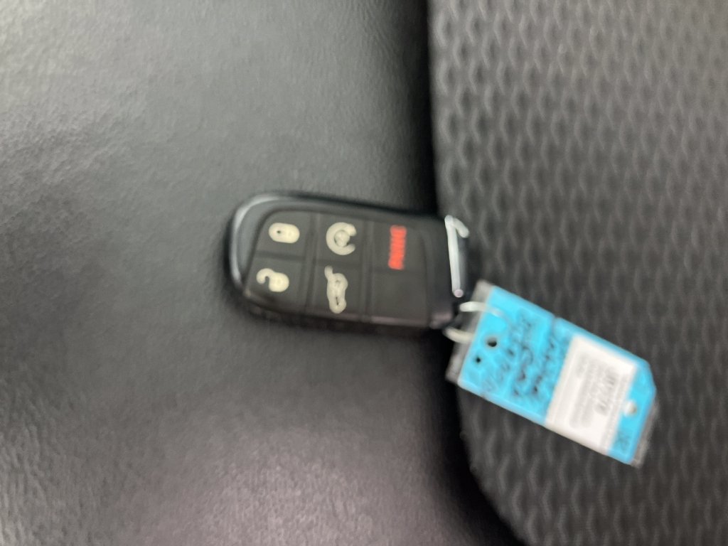 Used 2025 Jeep Compass Latitude w/ Sun & Sound Group AWD/4WD image 32