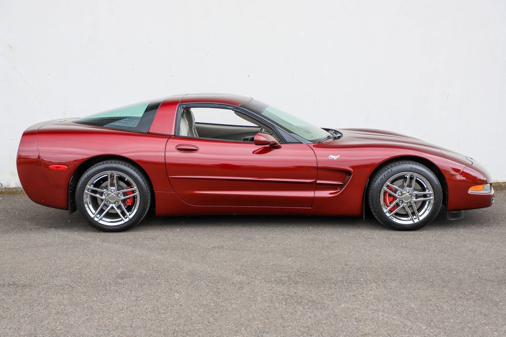 Used 2003 Chevrolet Corvette Coupe w/ Preferred Equipment Group RWD image 24