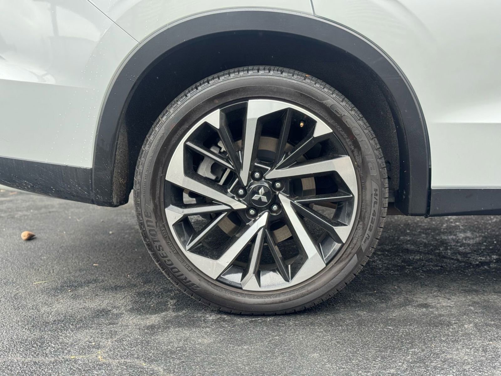 Used 2024 Mitsubishi Outlander 4WD Plug-In Hybrid image 22