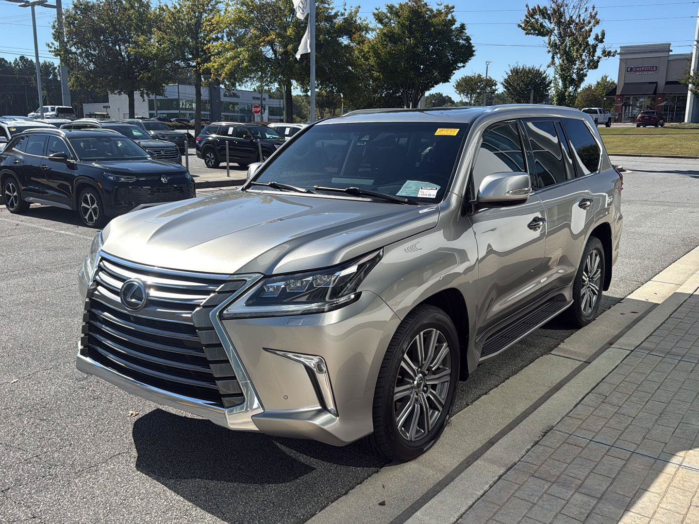 Used 2016 Lexus LX 570 4WD w/ Luxury Package image 4