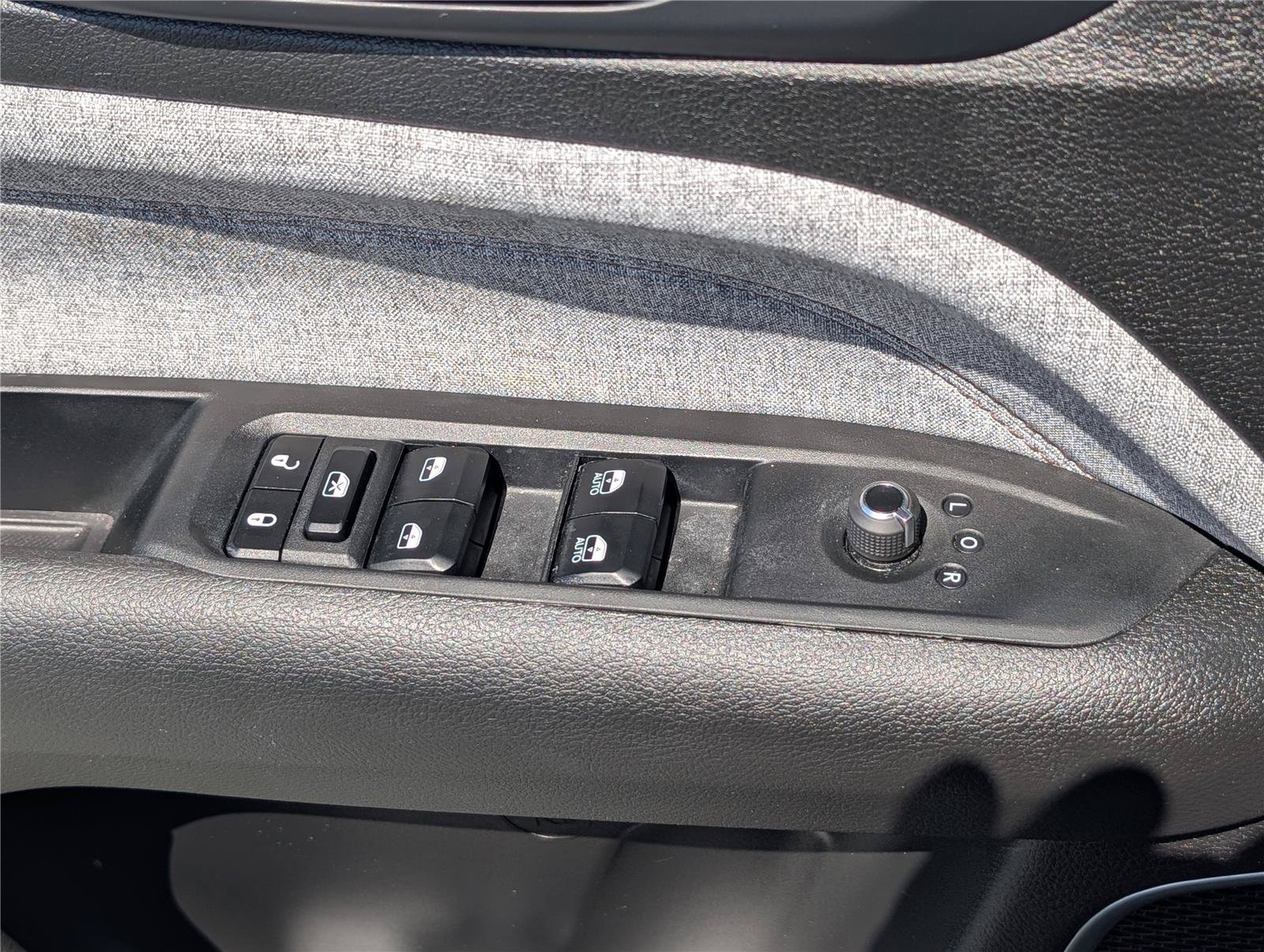 Used 2023 Jeep Compass Latitude AWD/4WD image 19