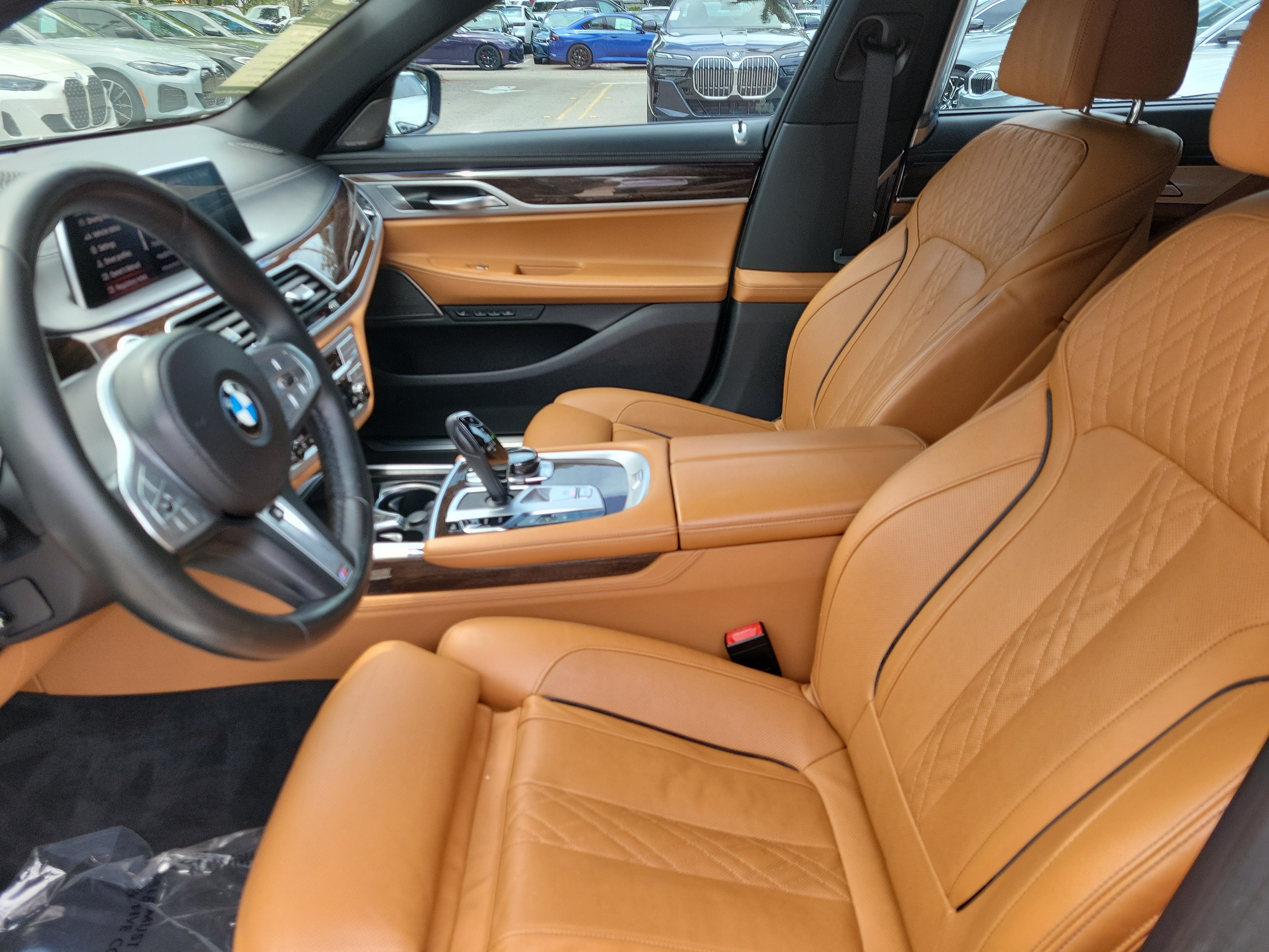Certified 2022 BMW 750i xDrive w/ Executive Package AWD/4WD image 16