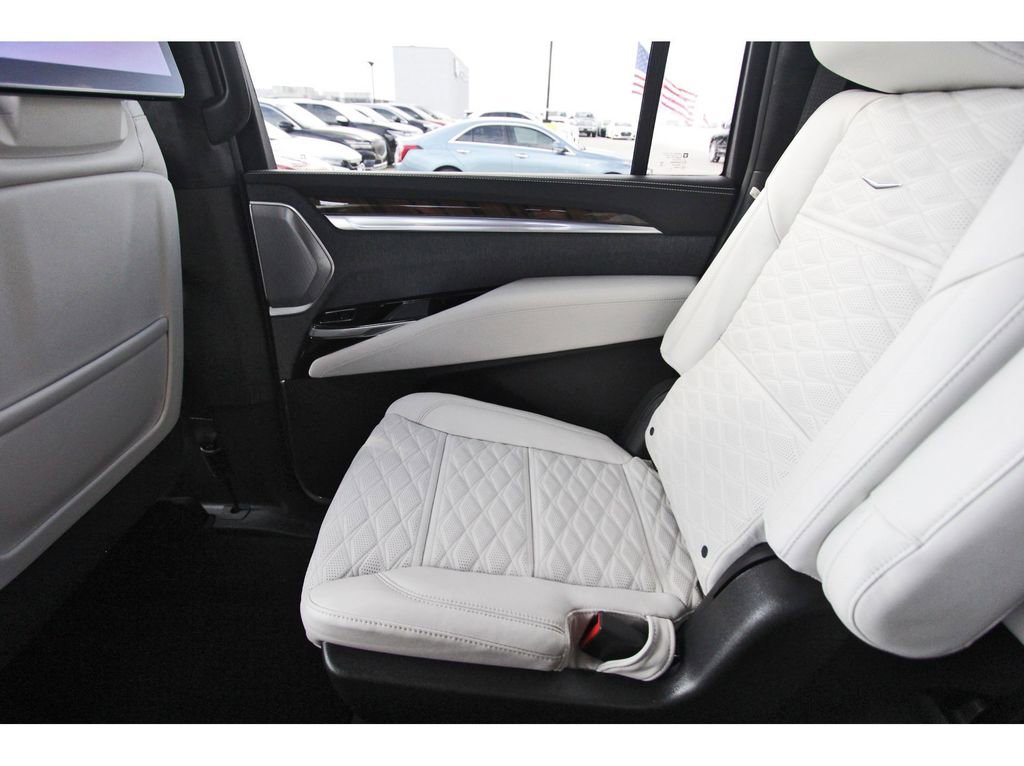 New 2026 Cadillac Escalade ESV Platinum Sport w/ LPO, ONYX Package image 12