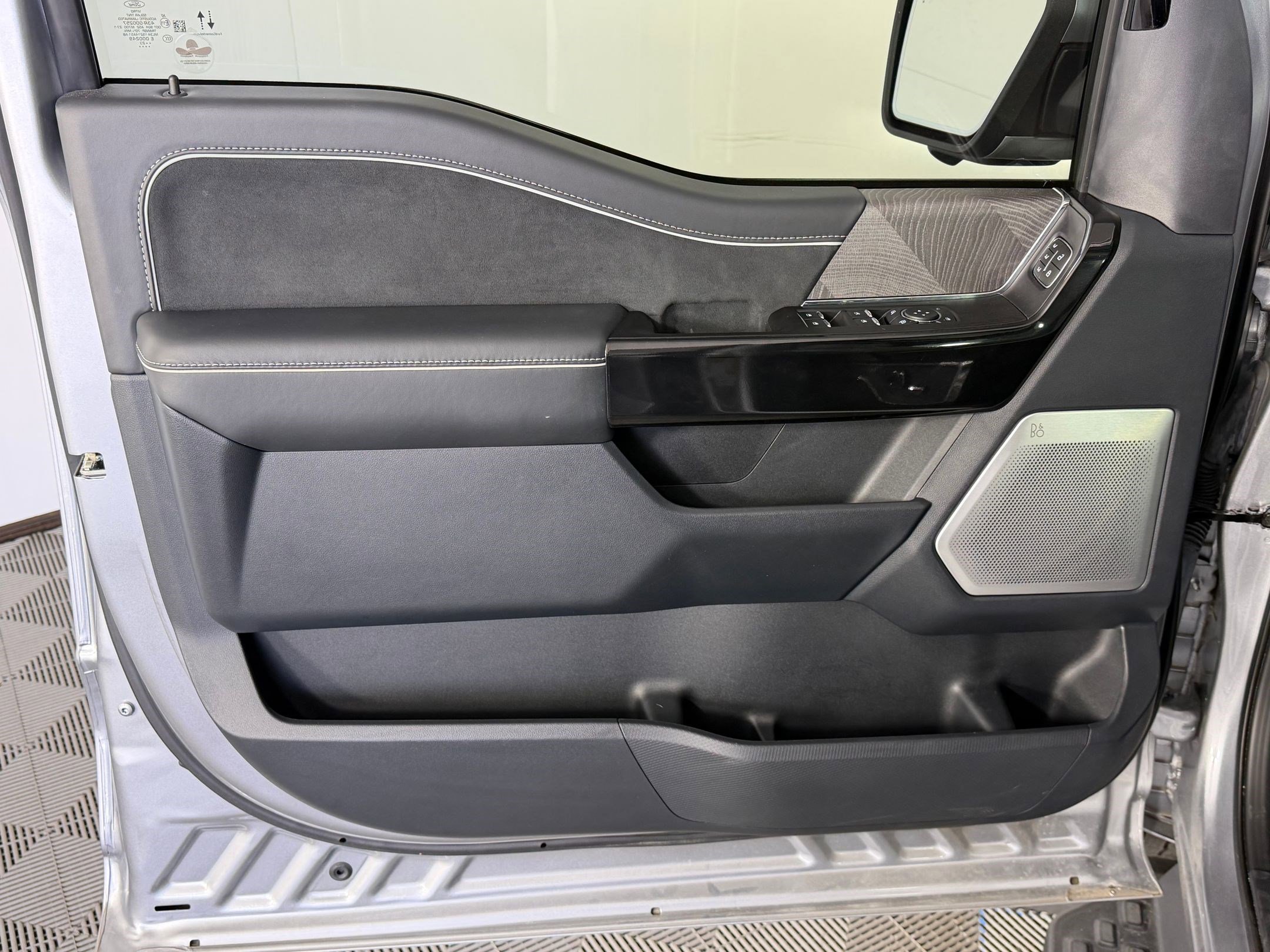 Used 2023 Ford F150 Lightning Platinum image 22