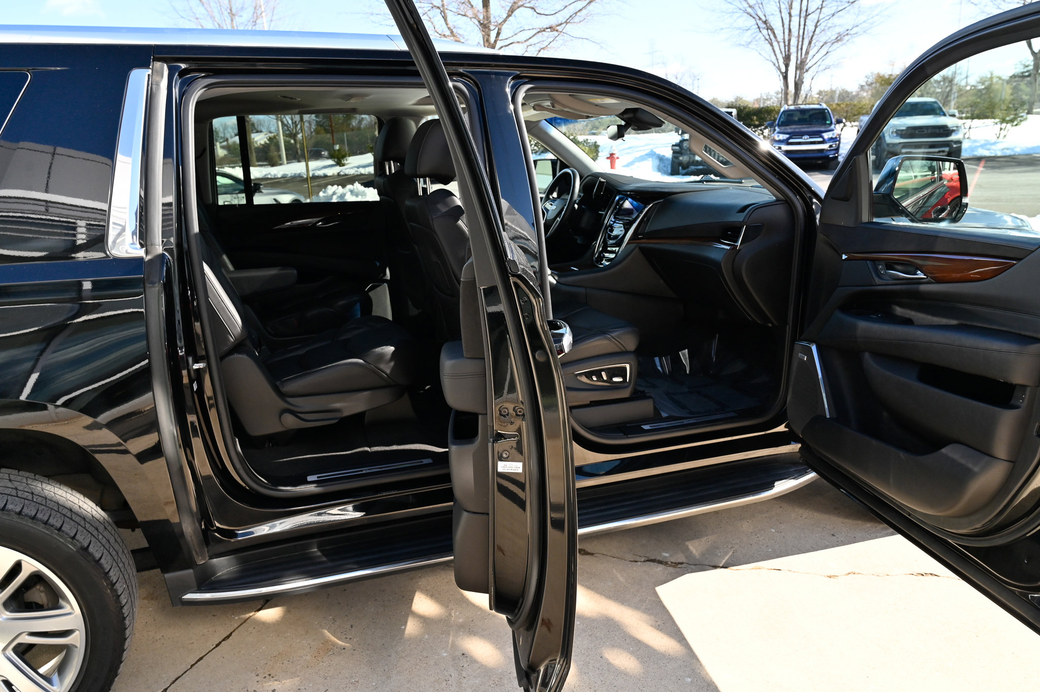 Used 2017 Cadillac Escalade ESV Luxury image 54