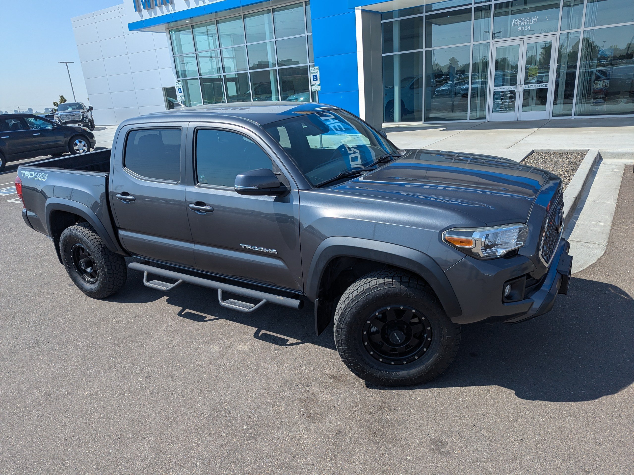 Used 2018 Toyota Tacoma TRD Off-Road w/ Technology Package AWD/4WD image 4
