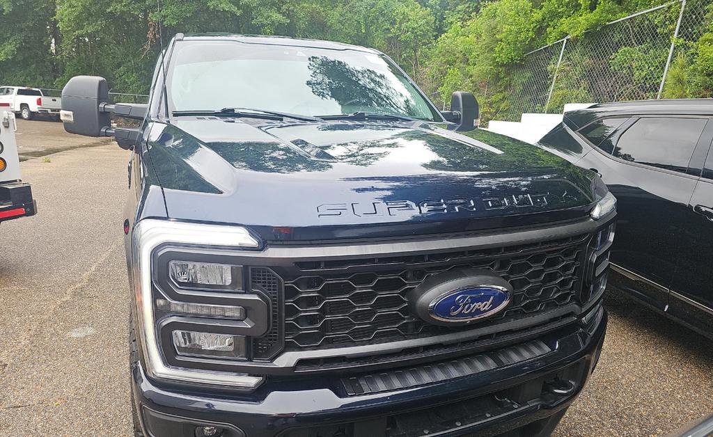 Used 2023 Ford F250 XLT w/ XLT Premium Package AWD/4WD image 2