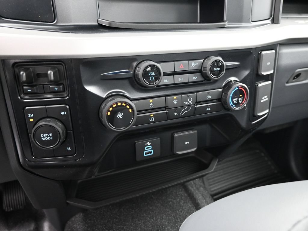New 2026 Ford F250 XL w/ F-250 >10K GVWR Package AWD/4WD image 9