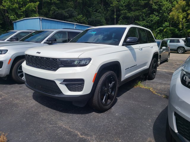 New 2025 Jeep Grand Cherokee Altitude image 1