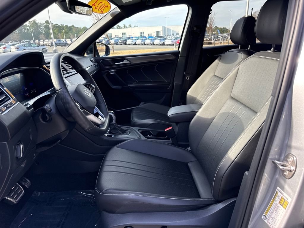 Used 2024 Volkswagen Tiguan SE R-Line image 13