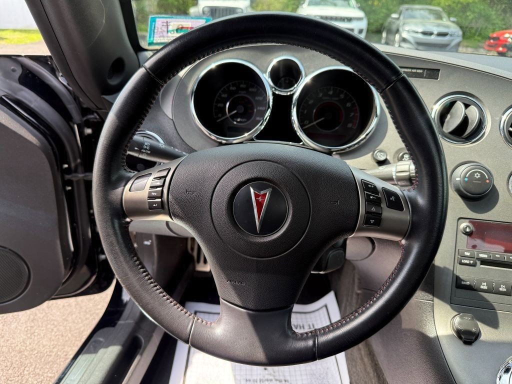 Used 2007 Pontiac Solstice GXP w/ Premium Package RWD image 14