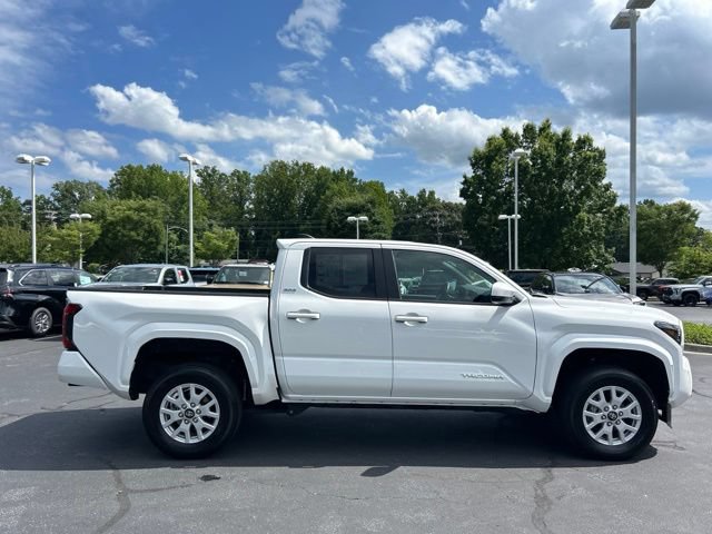 Used 2024 Toyota Tacoma SR5 AWD/4WD image 5