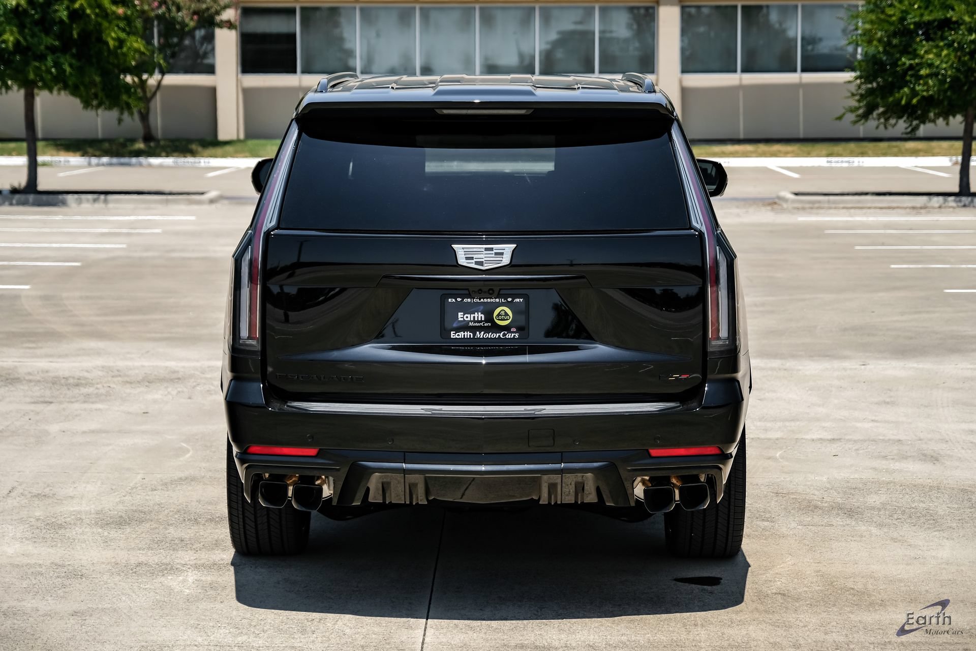 Used 2026 Cadillac Escalade ESV V w/ LPO, ONYX Package AWD/4WD image 13