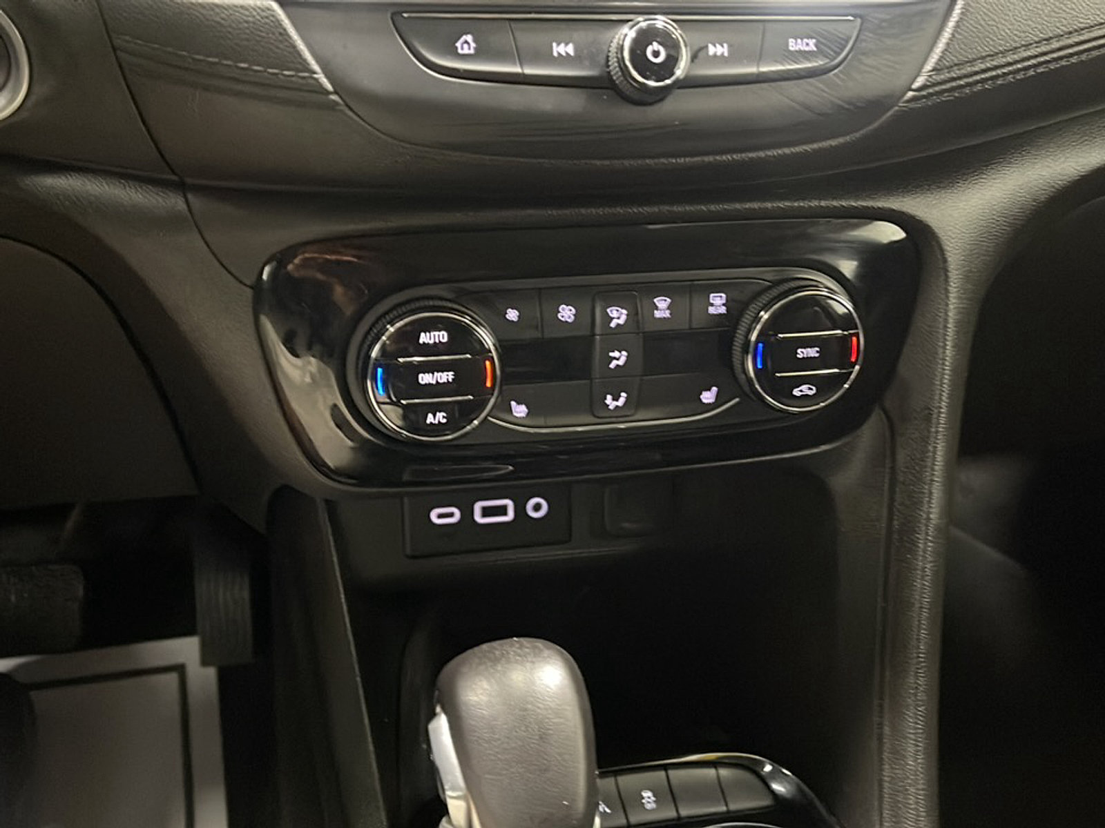 Used 2021 Buick Encore GX Select w/ Sport Touring Package AWD/4WD image 10